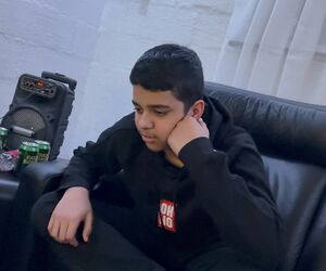 Mo