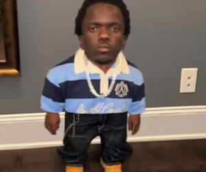 Mo