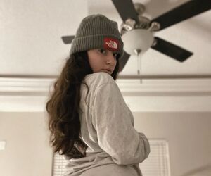 Profile Evelyn Ava