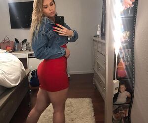 Chloethebomb20